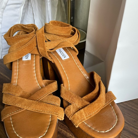 Steve Madden Lace Up Chunky Heels size 8 - Picture 4 of 5